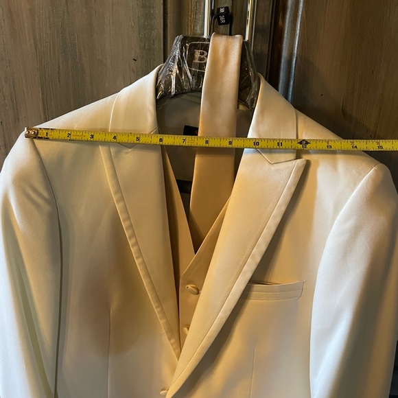 BRYAN MICHAELS Men’s Ivory Slim Fit 2 Piece Tuxedo W/Champagne 4 Piece Vest Set - Picture 17 of 17